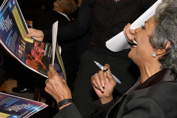 Nancy Wilson autographs posters